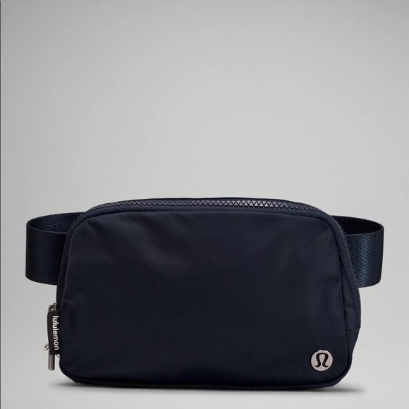 lululemon athletica Handbags - Lululemon Everywhere Belt Bag True Navy